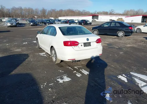 2014 Volkswagen Jetta 1.8T Se z USA, uszkodzony, nr VIN 3VWD17AJ1EM388212